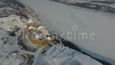 鸟瞰霍廷城堡，乌克兰西部，欧洲冬季景观..